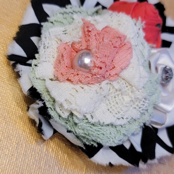 Floral Chevron Hairclip - Picture 2 of 5